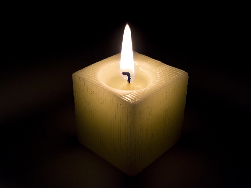 325704-burning-candle